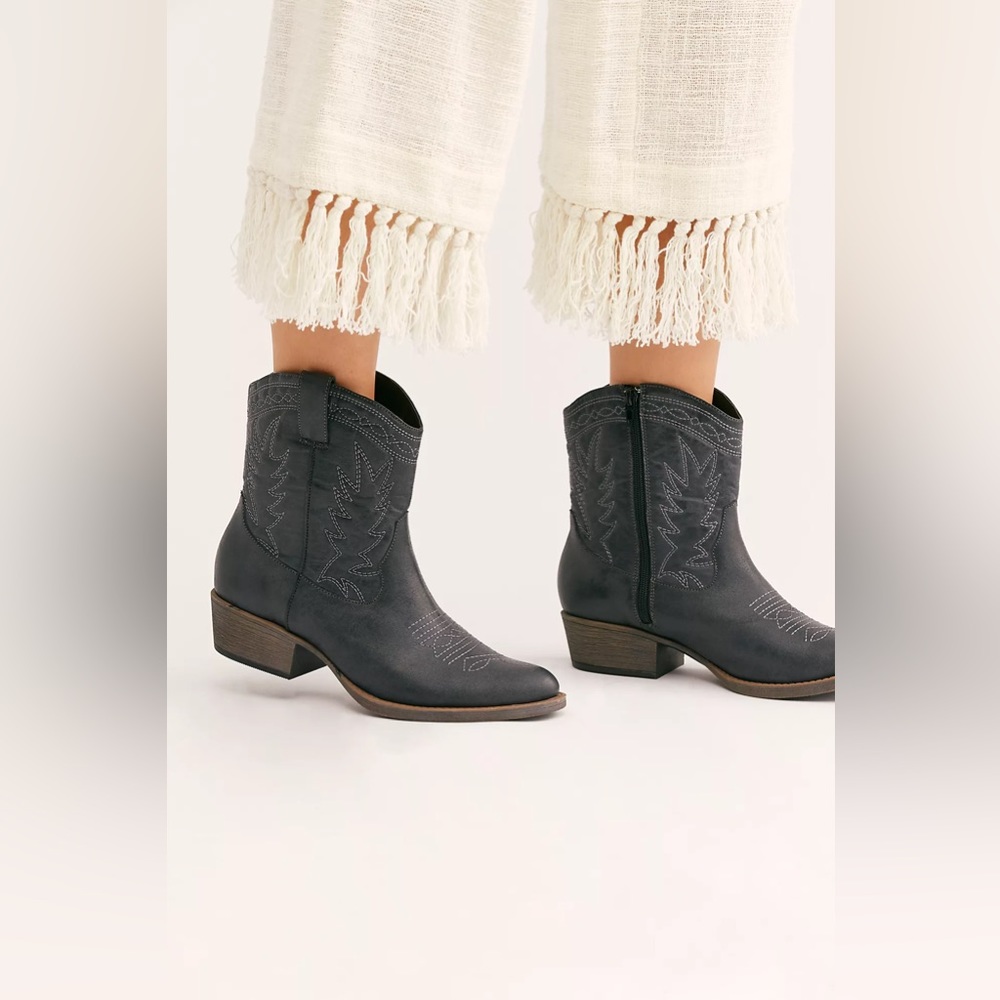 Coconuts by Matisse PLATINO METALLIC Women's Vegan Ranch Ankle Boot US 10